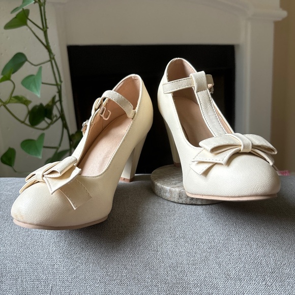 Rockabilly's retro t-strap heels - Picture 1 of 6